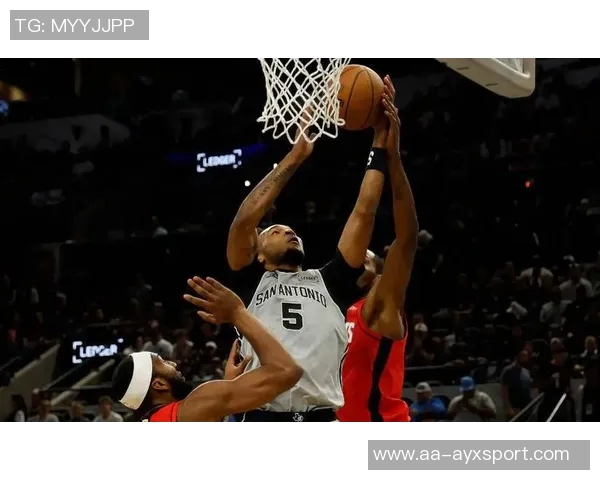 年轻球员激情四溢文班遭双人犯规卡斯尔与米奇争执双双被罚