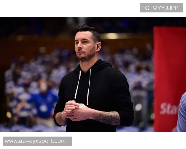 雷迪克称赞湖人拼搏精神尽管上半场被绿军三分压制 雷迪克称赞湖人拼搏精神尽管上半场被绿军三分压制