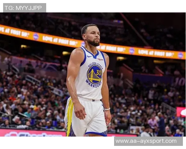 科尔透露库里缺席训练但与队友共同观看比赛录像积极参与备战