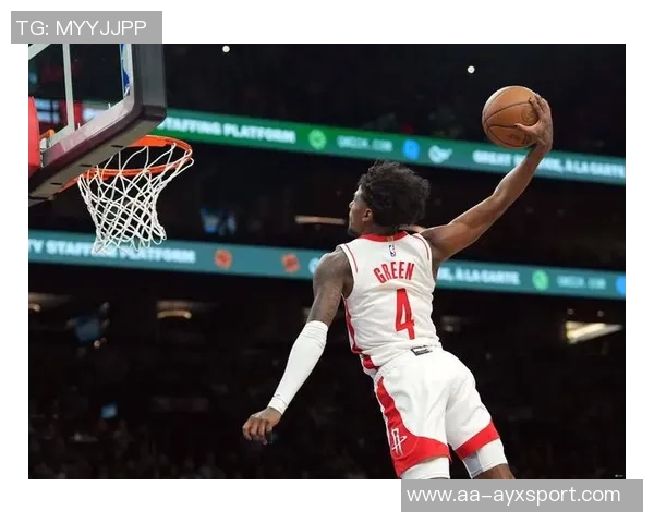 杰伦布朗半场表现平平12投仅4中贡献11分并抢下4个篮板