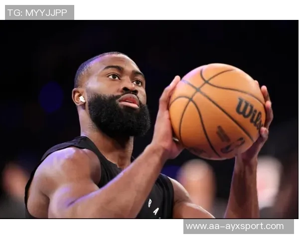 杰伦布朗首节表现抢眼6投3中斩获9分3篮板3助攻1抢断