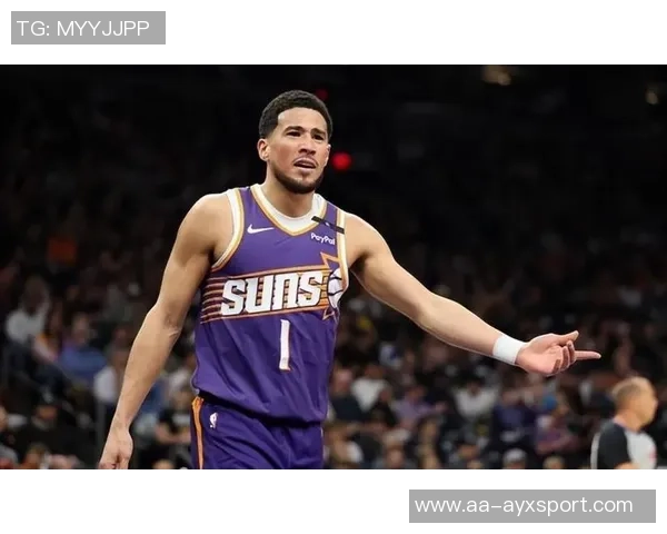 布克首发表现出色33分钟内高效砍下24分助力球队胜利