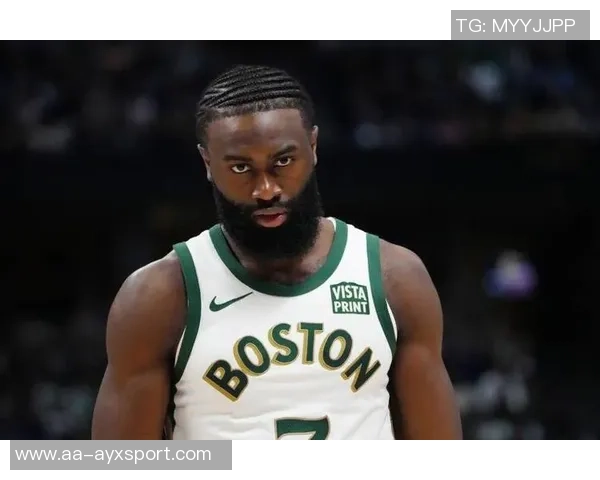 杰伦布朗称赞安芬尼西蒙斯全心投入球队毫无怨言展现职业精神 杰伦布朗称赞安芬尼西蒙斯全心投入球队毫无怨言展现职业精神