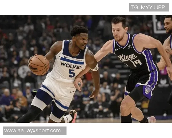 爱德华兹精彩突破拉杆换手上篮展现超强观赏性引发全场欢呼 爱德华兹精彩突破拉杆换手上篮展现超强观赏性引发全场欢呼